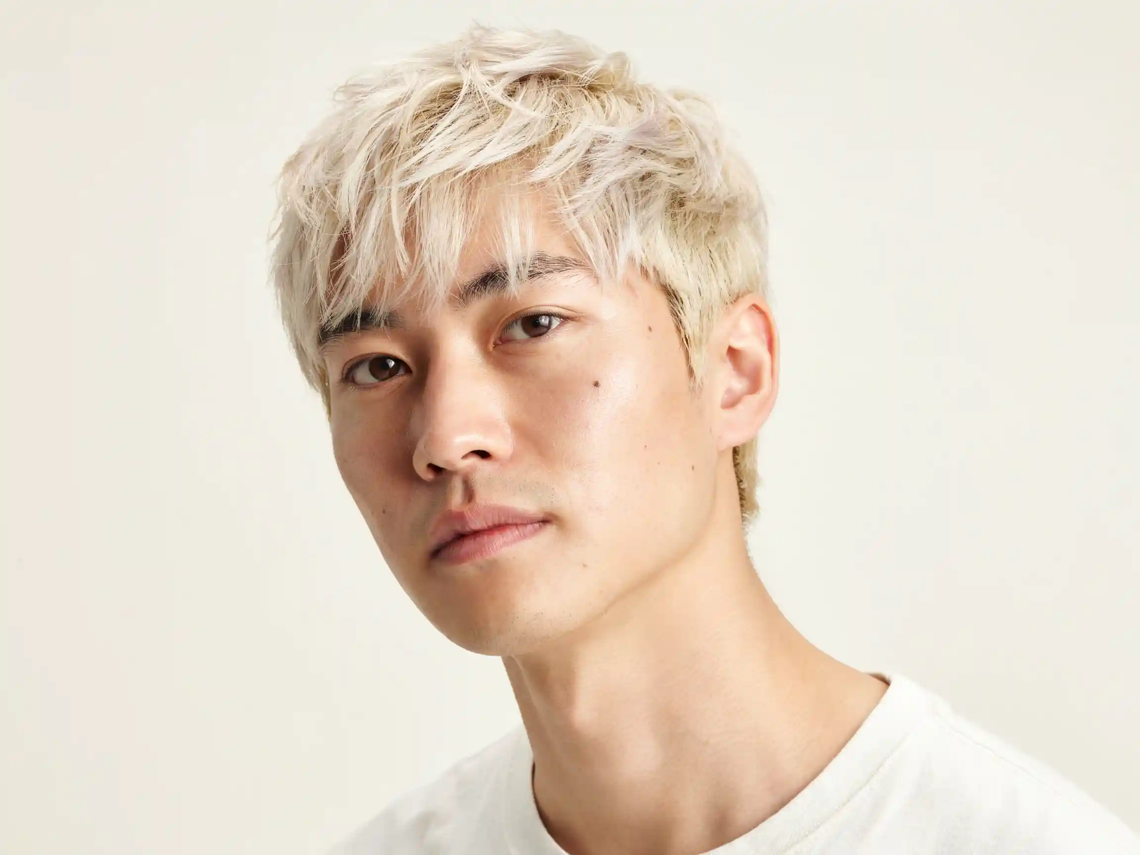 twink haircut modern mullet, twink haircut curtain bangs, bleached blonde twink haircut fringe
