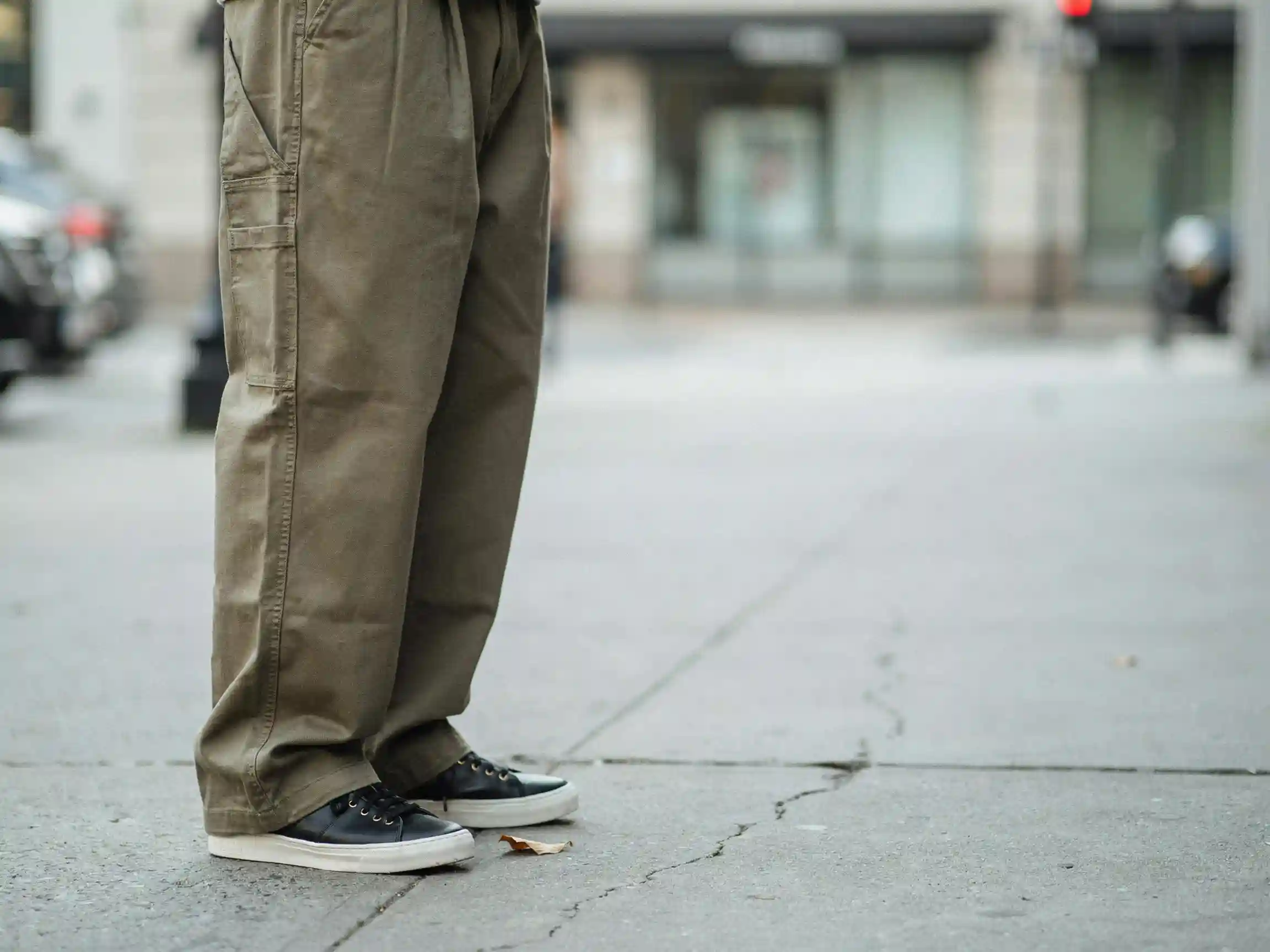 black travis scott shoes outfit streetwear, black travis scott jordans monochrome fit, how to style black travis scott sneakers