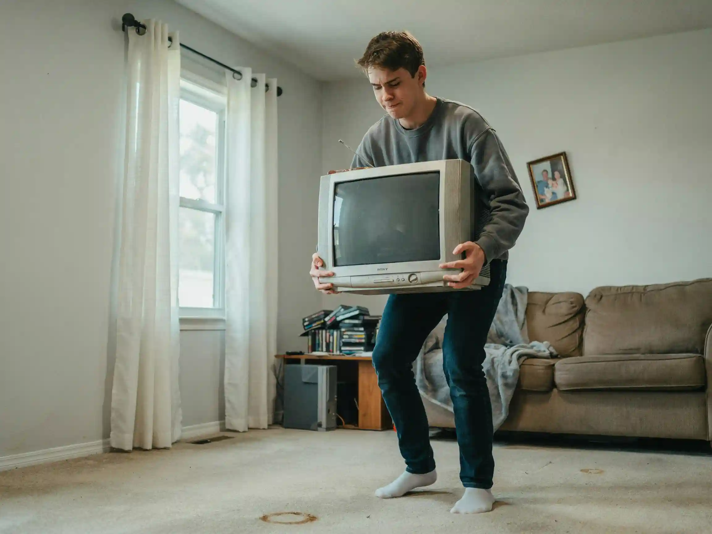 tv de tubo na decoração retrô, tv de tubo para games retrô, descarte de tv de tubo.