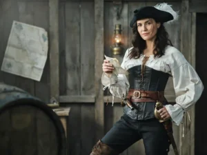 female pirate outfit classic costume, glam pirate queen costume idea, DIY female pirate outfit thrift.