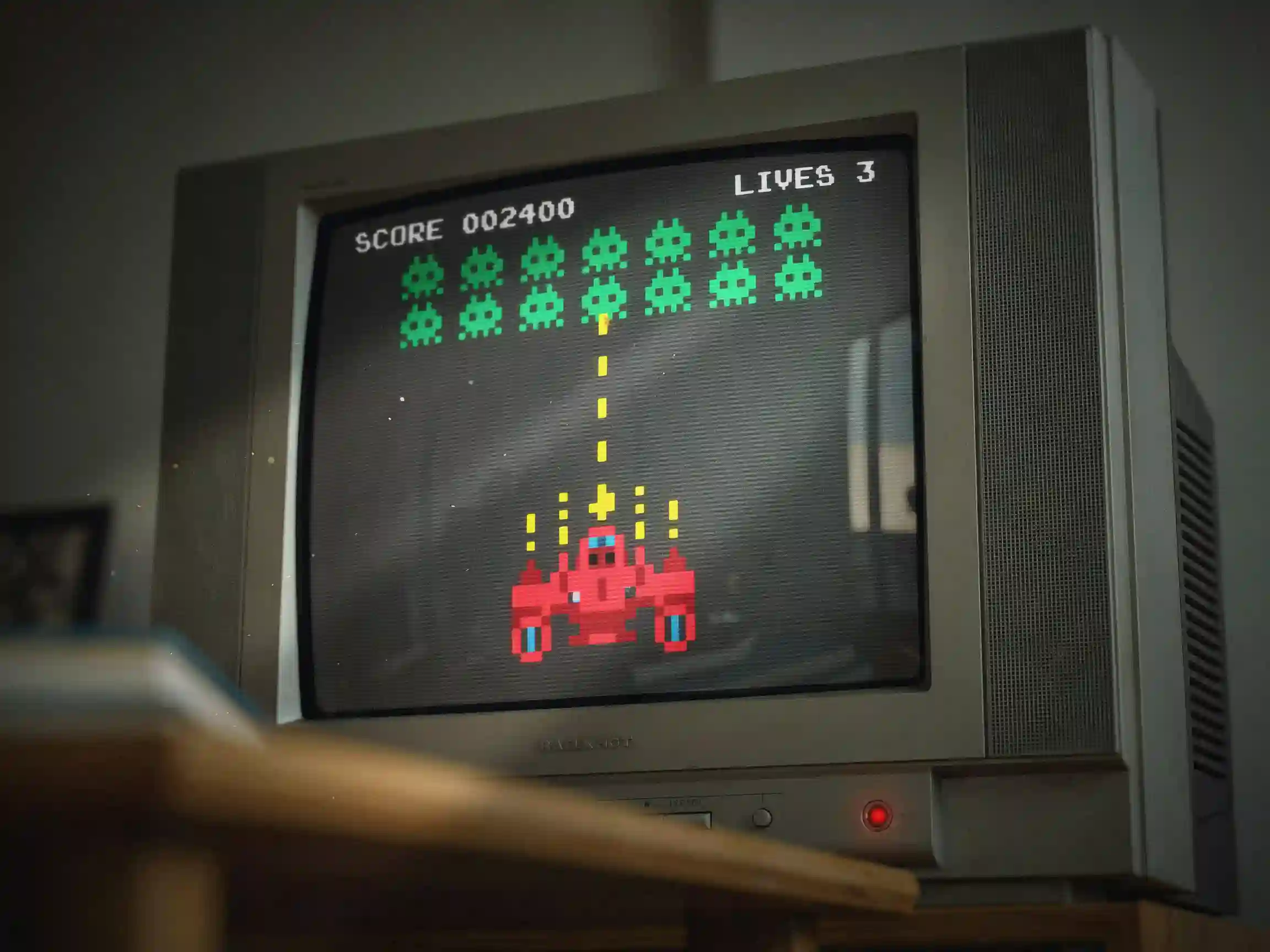 tv de tubo na decoração retrô, tv de tubo para games retrô, descarte de tv de tubo.