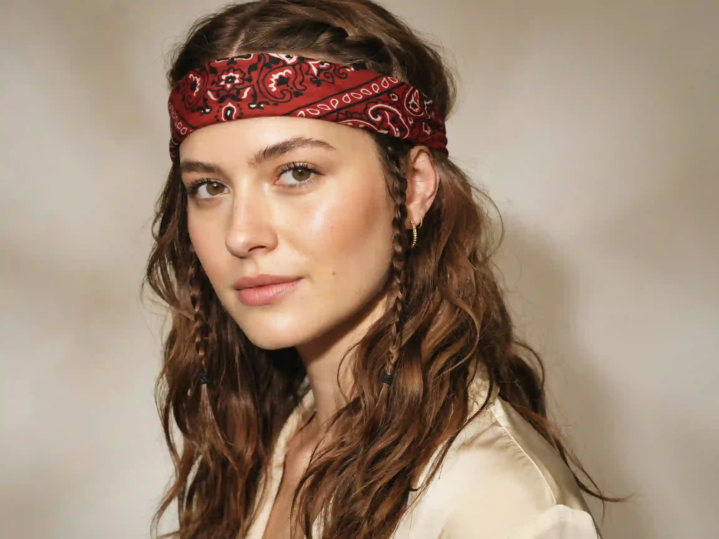 female pirate outfit classic costume, glam pirate queen costume idea, DIY female pirate outfit thrift.