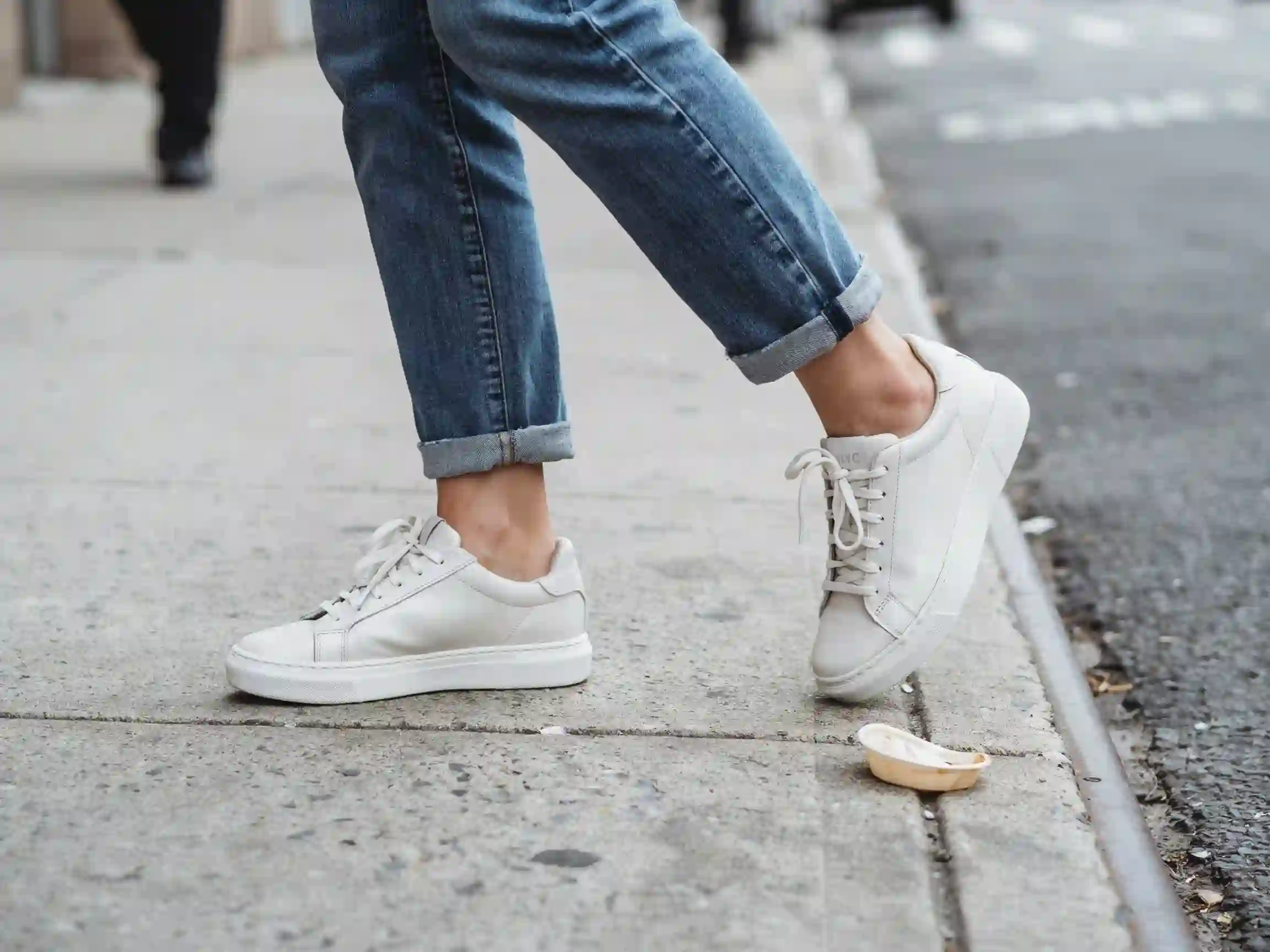 pearlized vans outfit with jeans, pearlized vans outfit dress, how to style pearlized sneakers