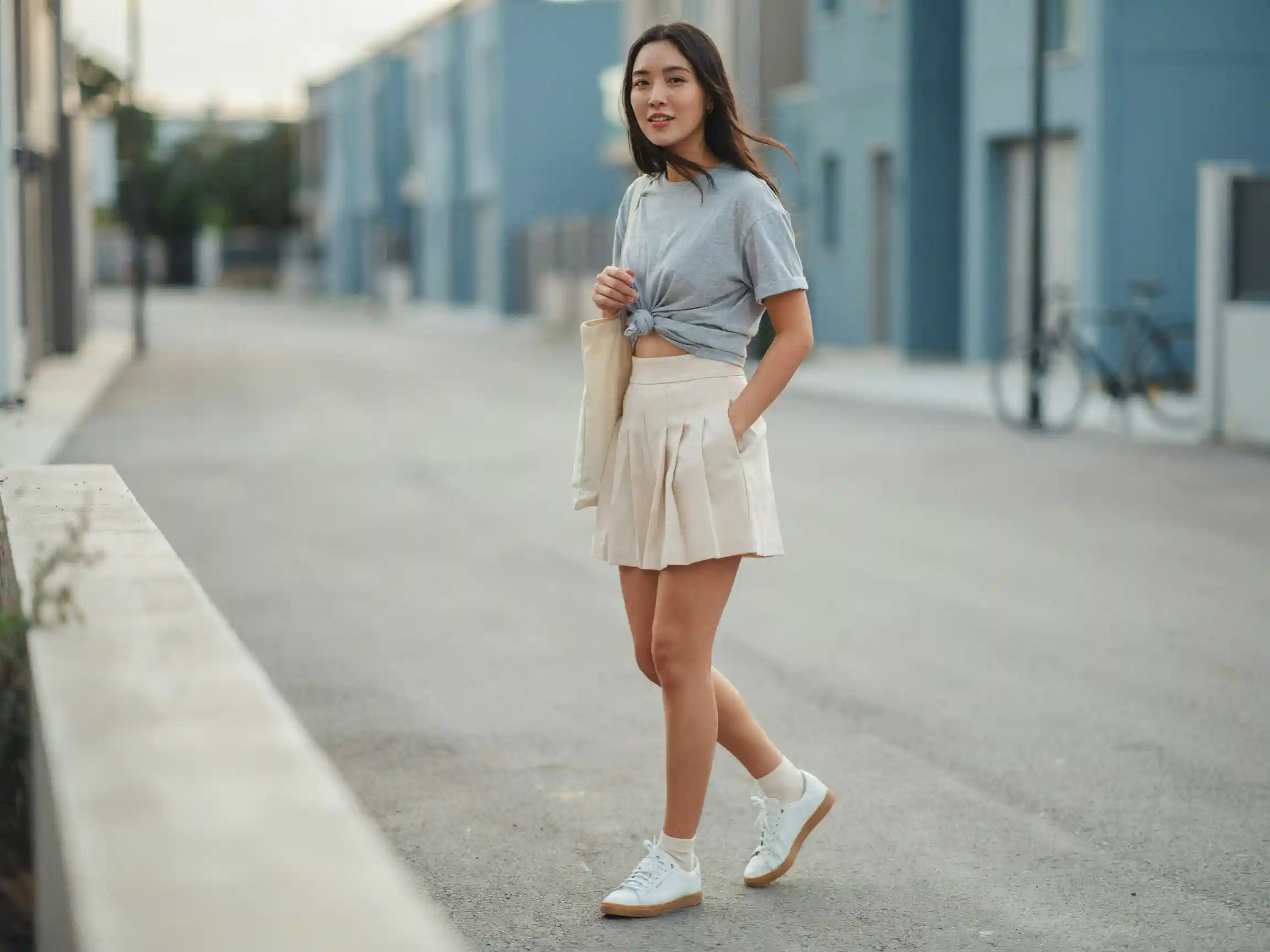 jersey outfit ideas baggy jeans, jersey dress with biker shorts, jersey with mini skirt outfit