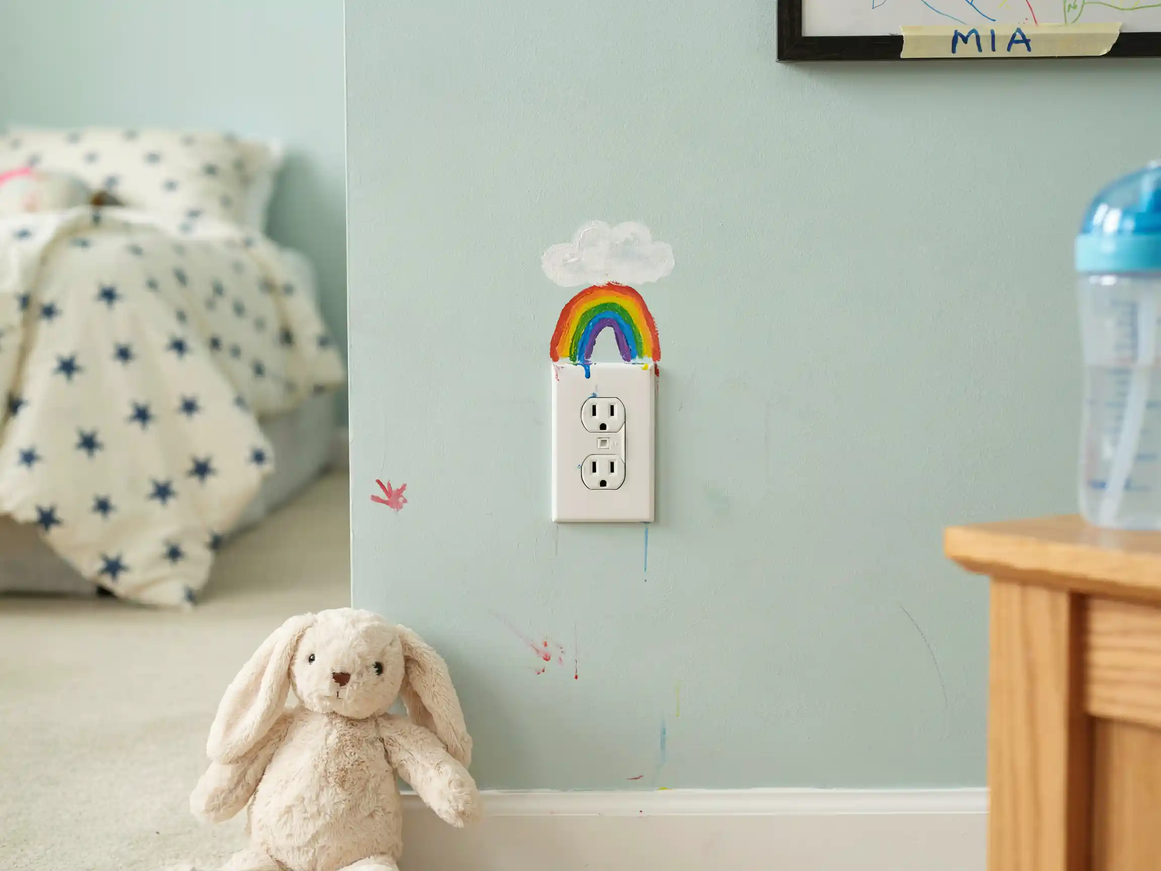 outlet cover painting ideas match the wall, gold painted outlet cover, DIY painting outlet covers supplies.