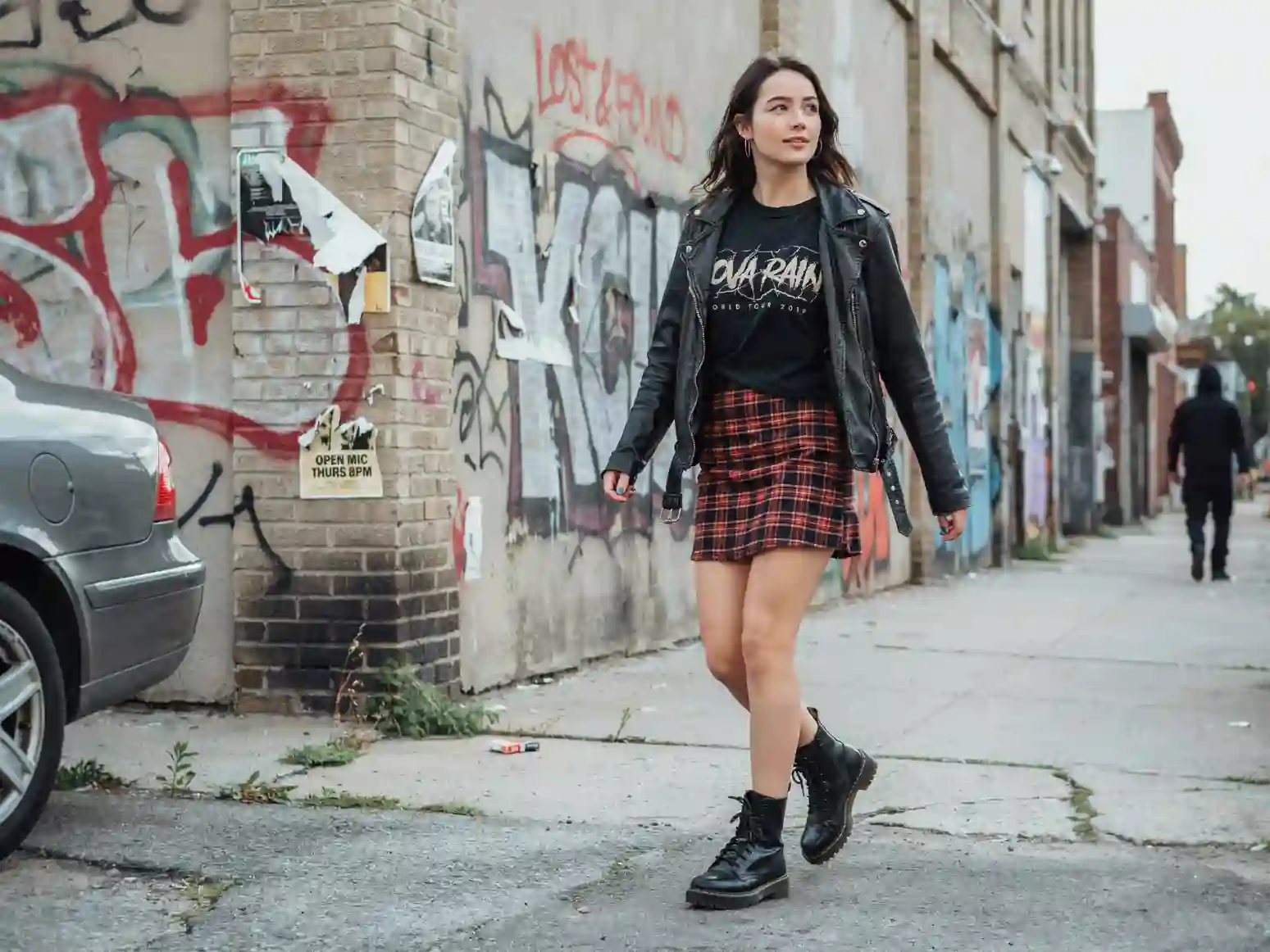 saia xadrez outfit look preppy, look grunge com saia xadrez, saia xadrez com tênis
