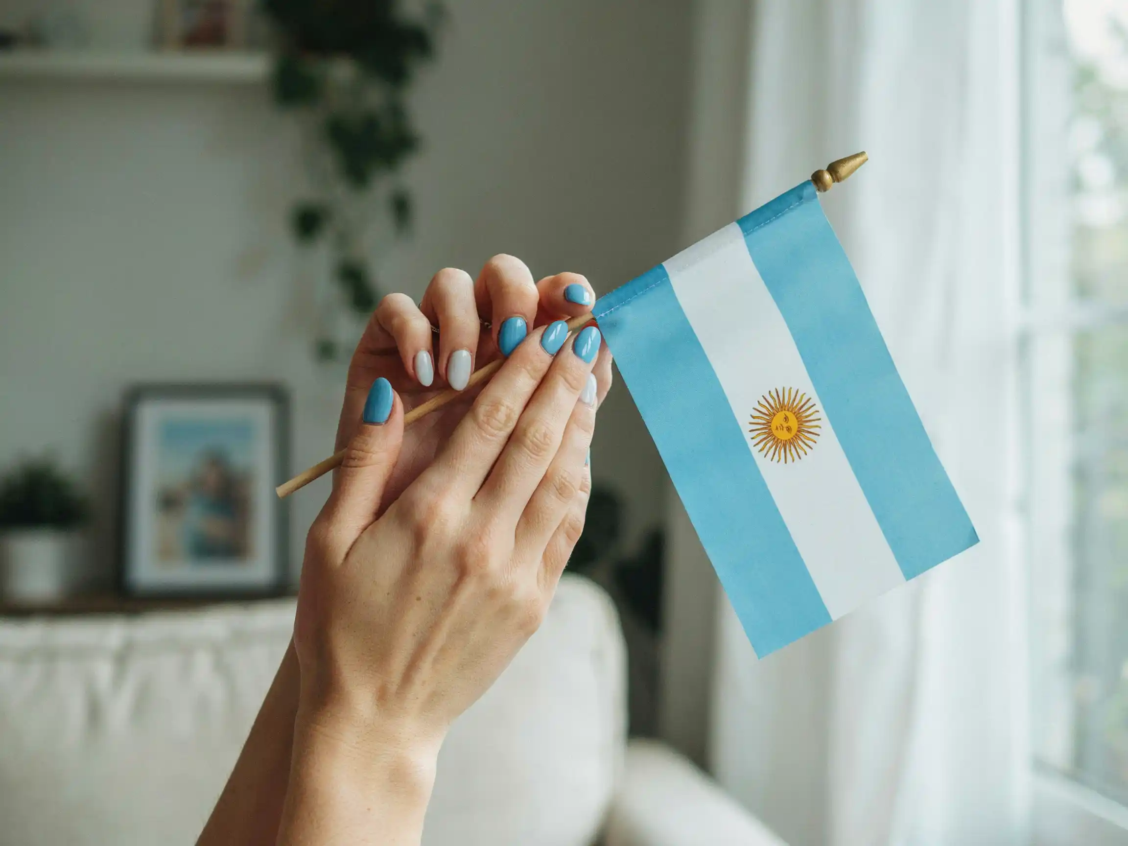 uñas de la selección argentina celeste y blanco, uñas con las tres estrellas argentina, uñas con el sol de la bandera argentina