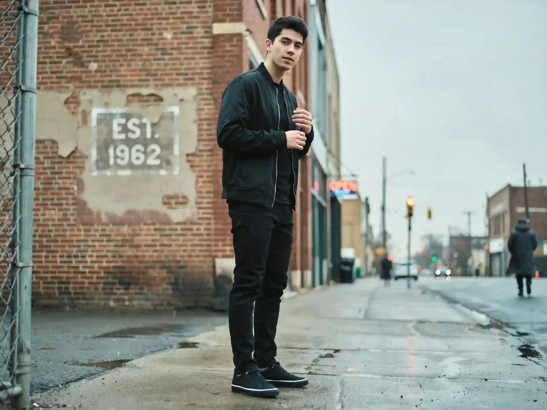 black travis scott shoes outfit streetwear, black travis scott jordans monochrome fit, how to style black travis scott sneakers