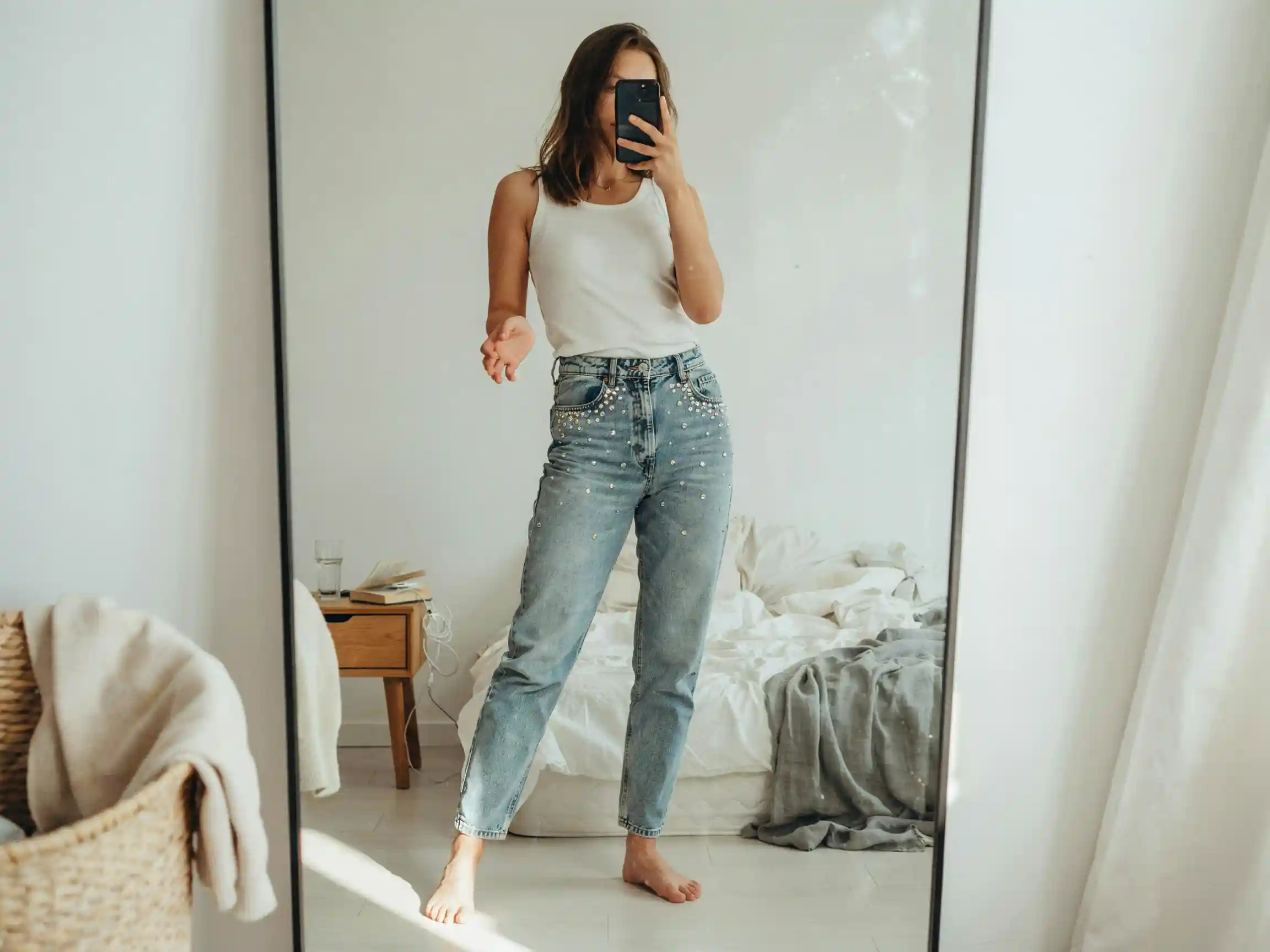 calça jeans com brilho look de festa, calça jeans com pedrarias, customizar calça jeans com brilho
