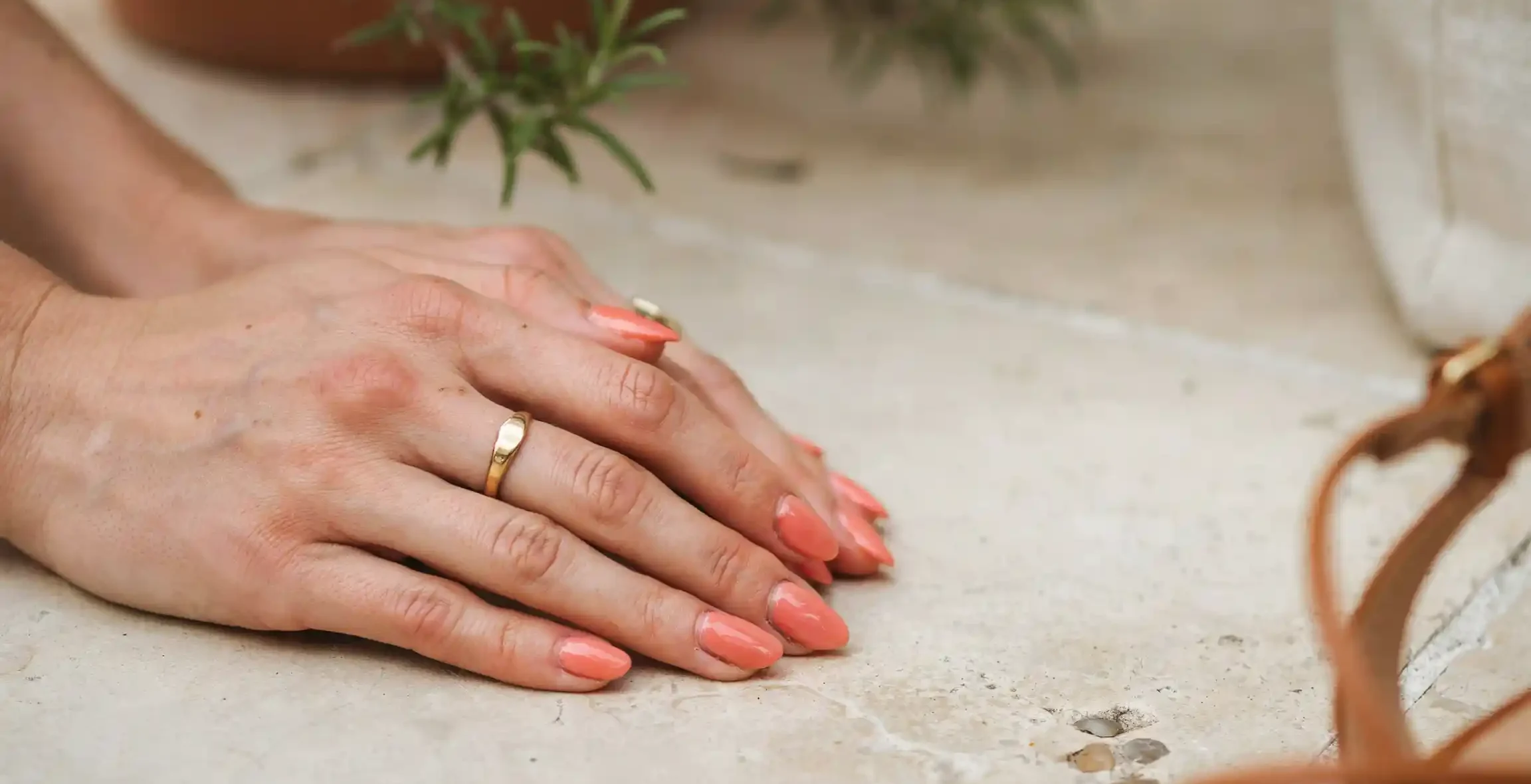 ongles été 2026 tendance rouge cerise, nail art pois ongles 2026, ongles chrome été 2026