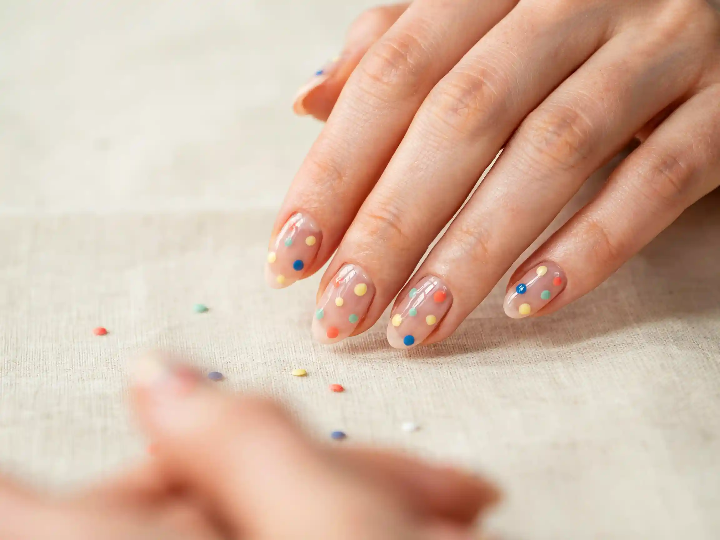semi-permanent été corail, French colorée semi-permanent été, nail art pois semi-permanent
