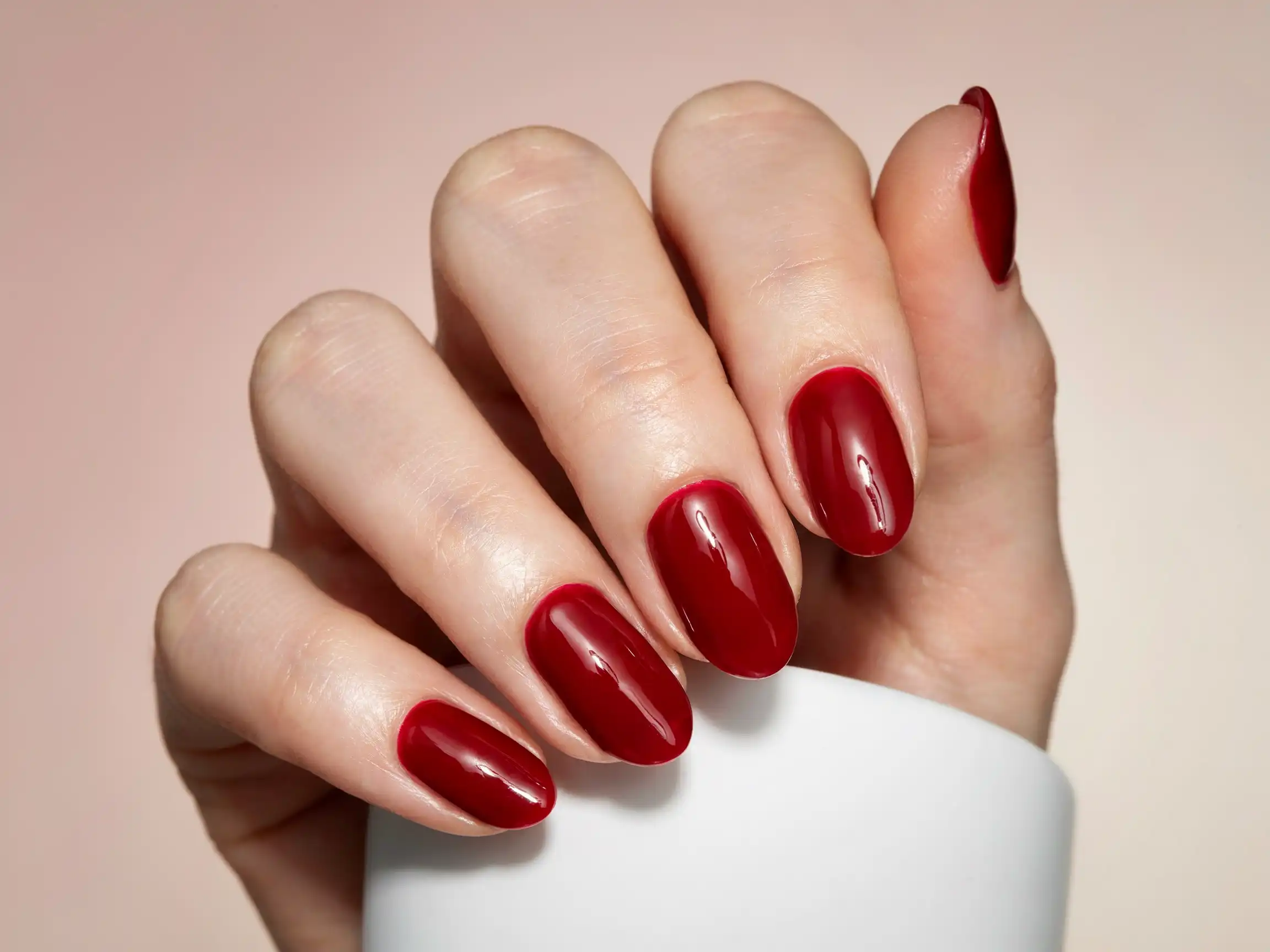 ongles été 2026 tendance rouge cerise, nail art pois ongles 2026, ongles chrome été 2026