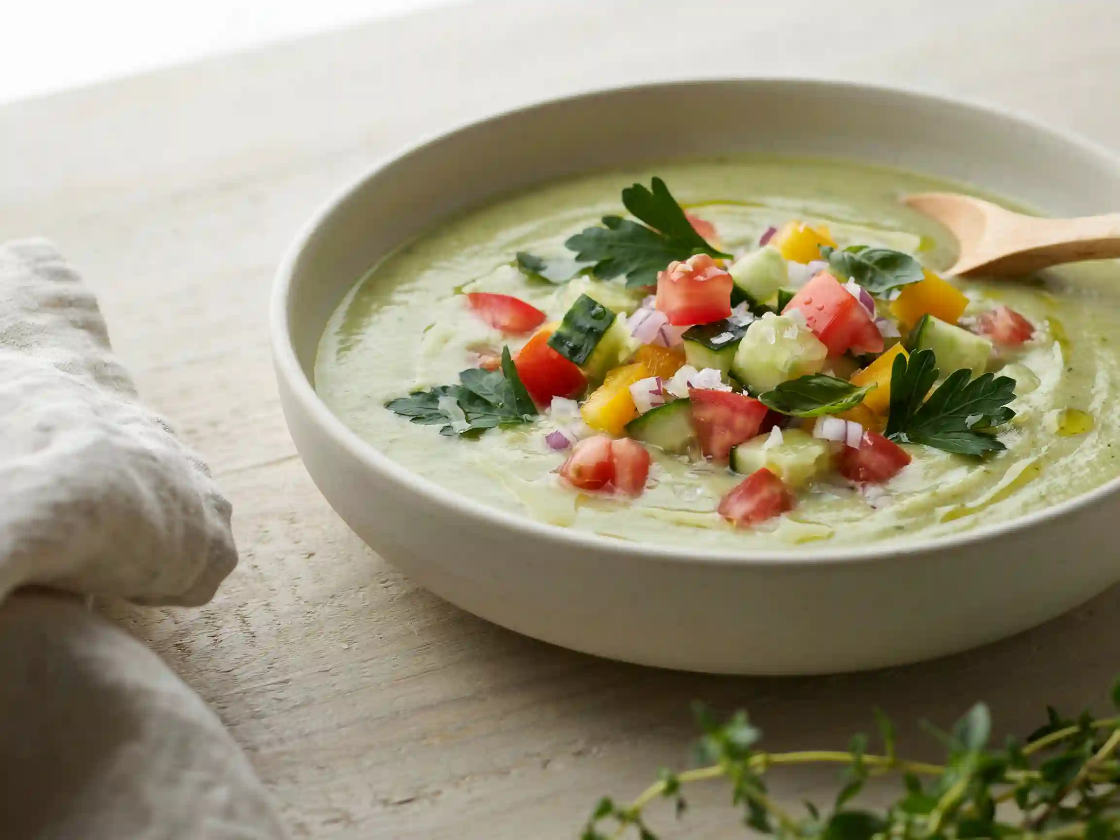 soupe froide gaspacho, soupe froide de concombre, soupe froide de betterave