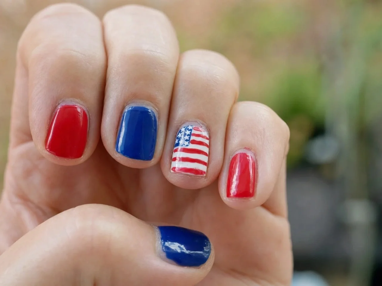 simple Fourth of July nail designs, easy red white and blue nails, simple Fourth of July nail designs at home.