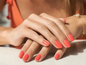 ongles été corail, nail art fleuri été, ongles été french colorée